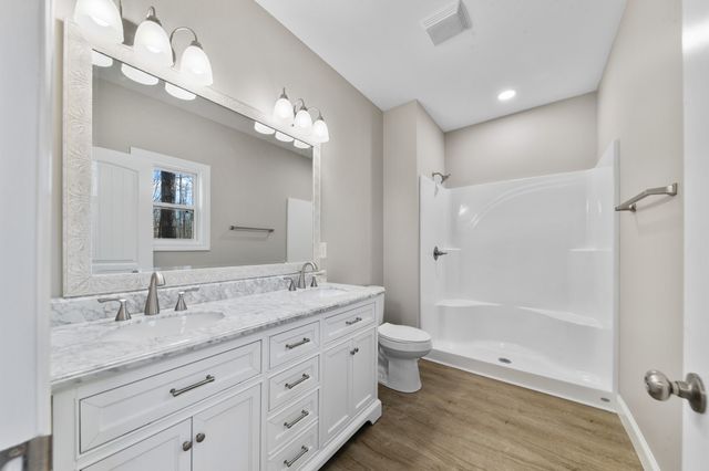 32 Periwinkle Path, Leoma, TN 38468