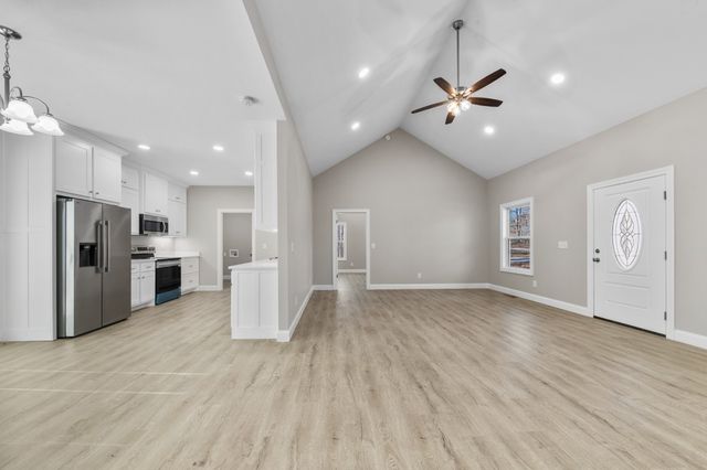 32 Periwinkle Path, Leoma, TN 38468