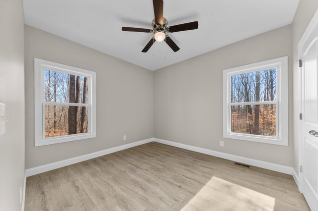 32 Periwinkle Path, Leoma, TN 38468