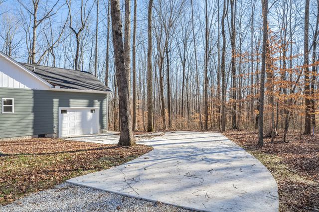 32 Periwinkle Path, Leoma, TN 38468