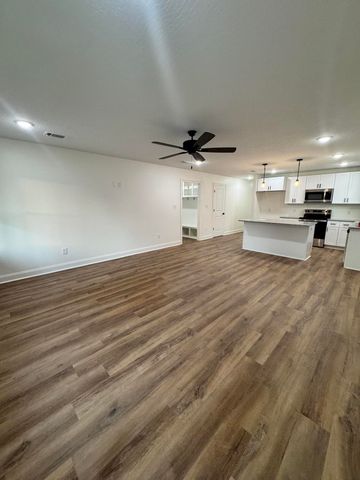 403 N George St., Petal, MS 39465