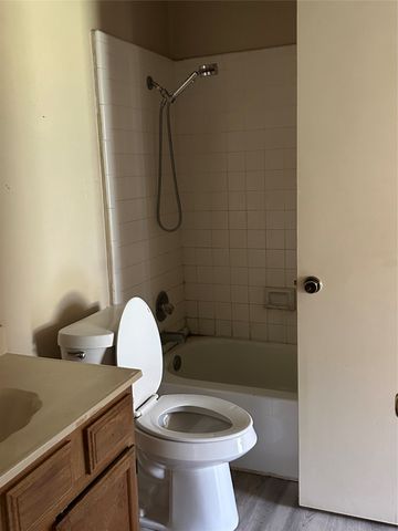 721 Timberoaks Drive, Azle, TX 76020