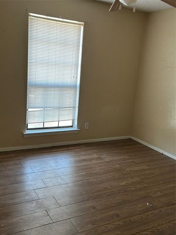 721 Timberoaks Drive, Azle, TX 76020