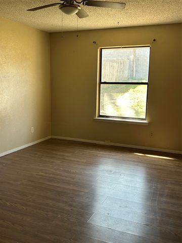 721 Timberoaks Drive, Azle, TX 76020