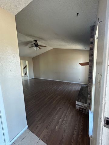 721 Timberoaks Drive, Azle, TX 76020