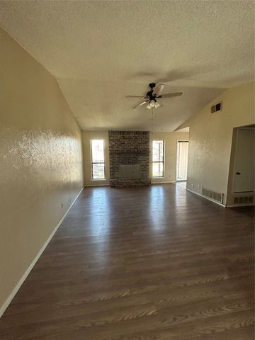 721 Timberoaks Drive, Azle, TX 76020