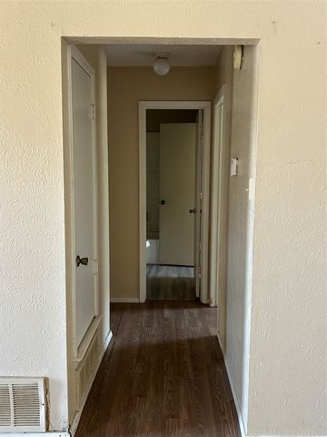 721 Timberoaks Drive, Azle, TX 76020