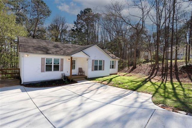 3710 Rambling Woods Drive, Loganville, GA 30052