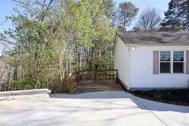 3710 Rambling Woods Drive, Loganville, GA 30052