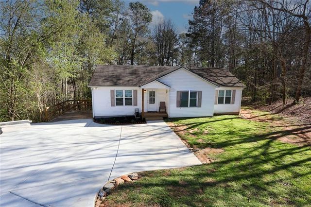 3710 Rambling Woods Drive, Loganville, GA 30052