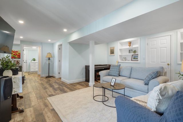 2 Fox Street, Windham, NH 03087