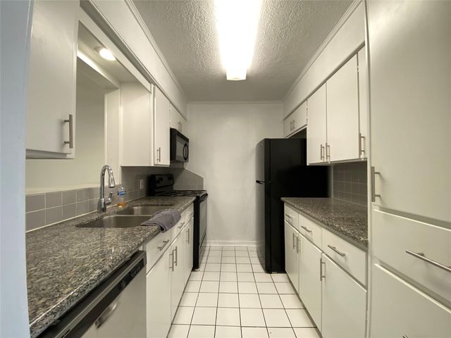 10682 Hazelhurst Drive 14, Houston, TX 77043