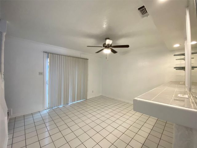 10682 Hazelhurst Drive 14, Houston, TX 77043