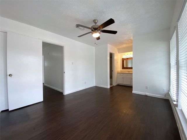 10682 Hazelhurst Drive 14, Houston, TX 77043