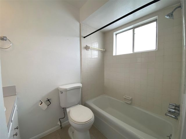 10682 Hazelhurst Drive 14, Houston, TX 77043