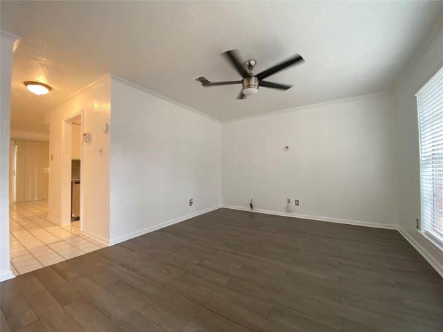 10682 Hazelhurst Drive 14, Houston, TX 77043