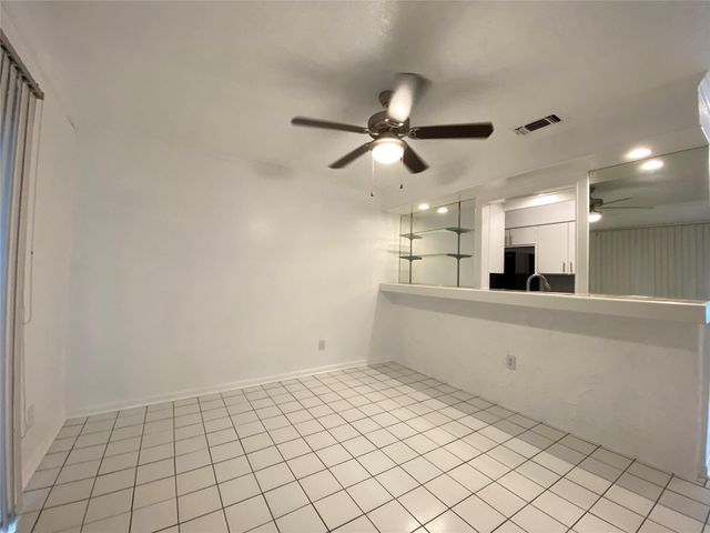 10682 Hazelhurst Drive 14, Houston, TX 77043