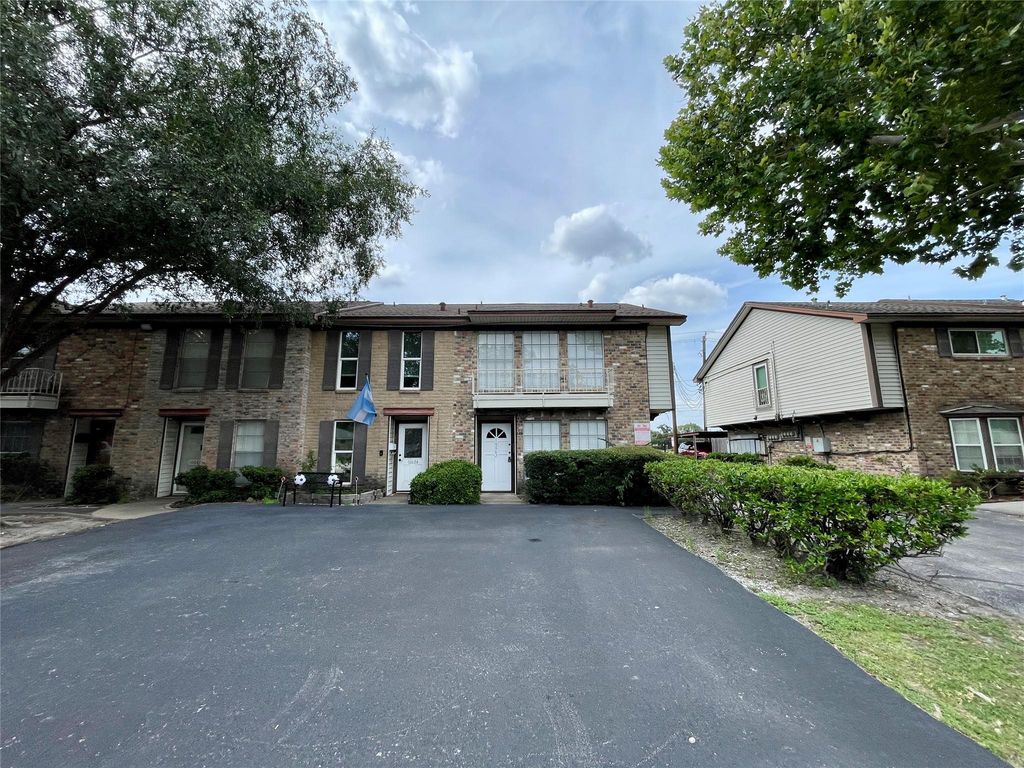 10682 Hazelhurst Drive 14, Houston, TX 77043