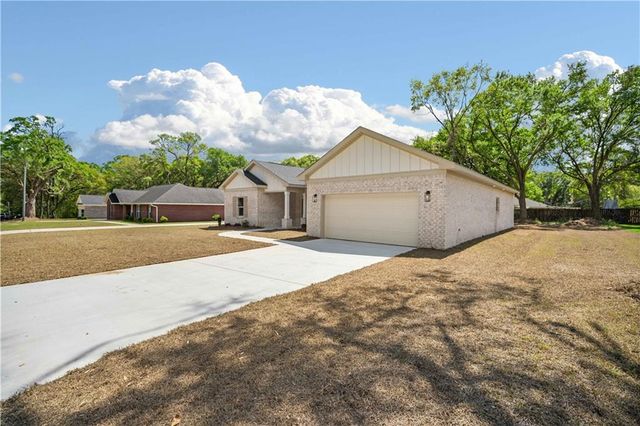 7069 Country Oaks Drive, Irvington, AL 36544