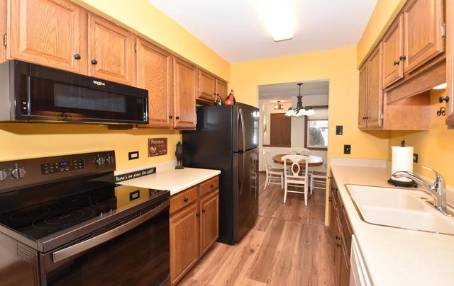 4502 S Greenridge CIRCLE, Greenfield, WI 53220