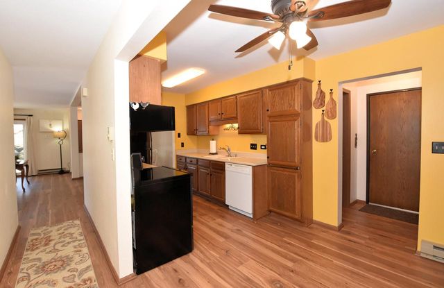 4502 S Greenridge CIRCLE, Greenfield, WI 53220