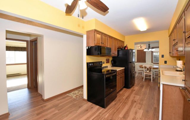 4502 S Greenridge CIRCLE, Greenfield, WI 53220