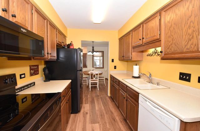 4502 S Greenridge CIRCLE, Greenfield, WI 53220