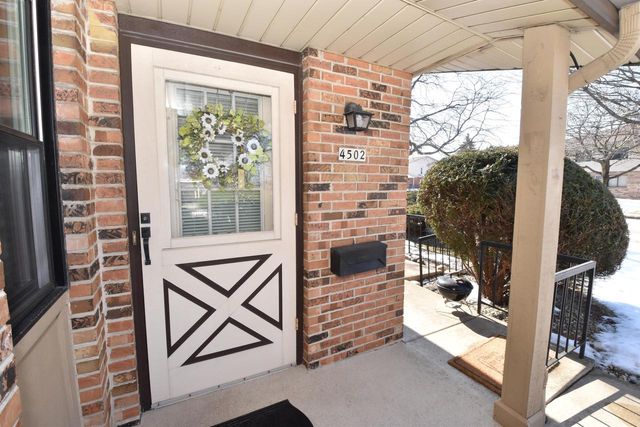 4502 S Greenridge CIRCLE, Greenfield, WI 53220