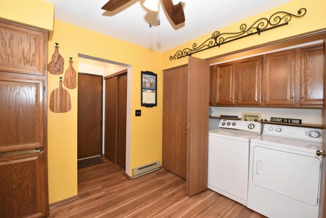 4502 S Greenridge CIRCLE, Greenfield, WI 53220