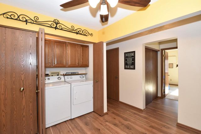 4502 S Greenridge CIRCLE, Greenfield, WI 53220