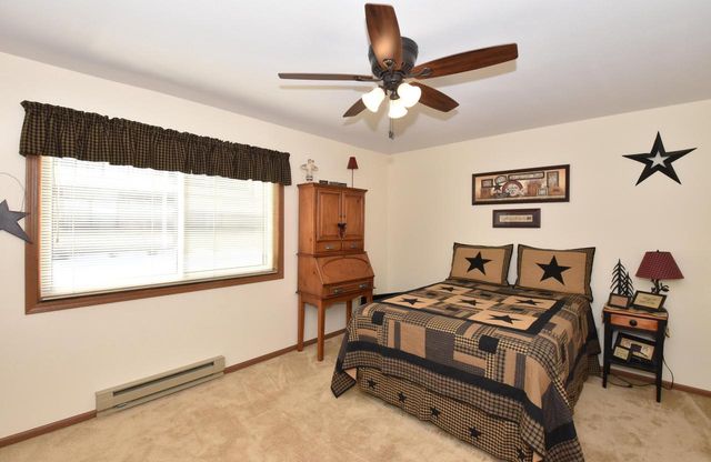 4502 S Greenridge CIRCLE, Greenfield, WI 53220