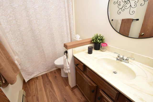 4502 S Greenridge CIRCLE, Greenfield, WI 53220