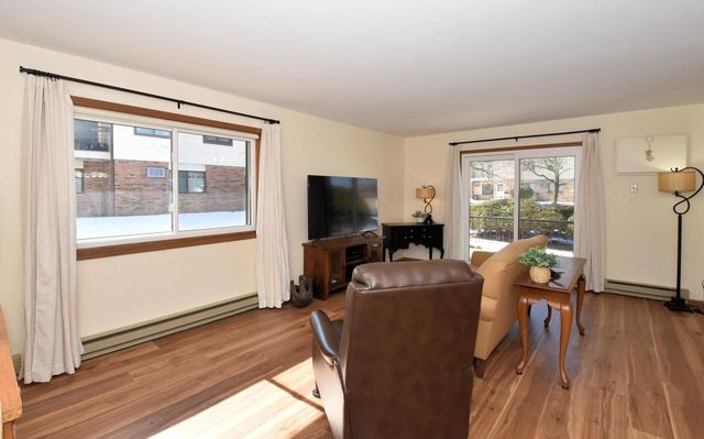 4502 S Greenridge CIRCLE, Greenfield, WI 53220