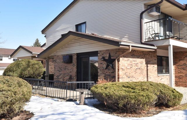 4502 S Greenridge CIRCLE, Greenfield, WI 53220