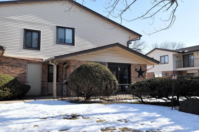 4502 S Greenridge CIRCLE, Greenfield, WI 53220