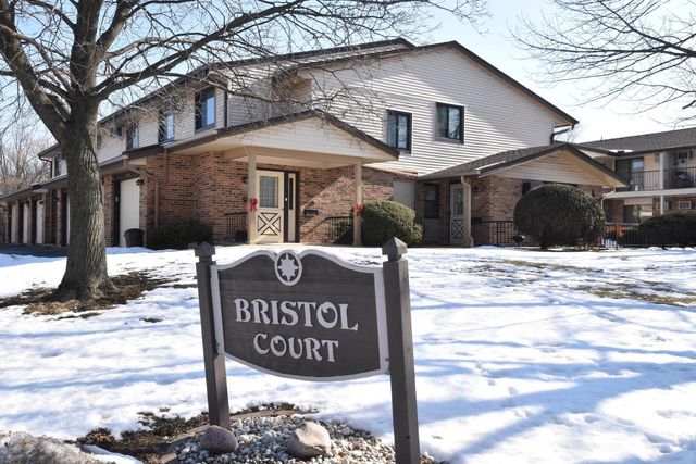 4502 S Greenridge CIRCLE, Greenfield, WI 53220