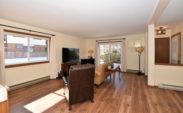 4502 S Greenridge CIRCLE, Greenfield, WI 53220