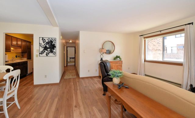 4502 S Greenridge CIRCLE, Greenfield, WI 53220