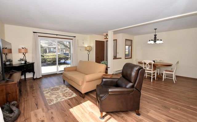 4502 S Greenridge CIRCLE, Greenfield, WI 53220