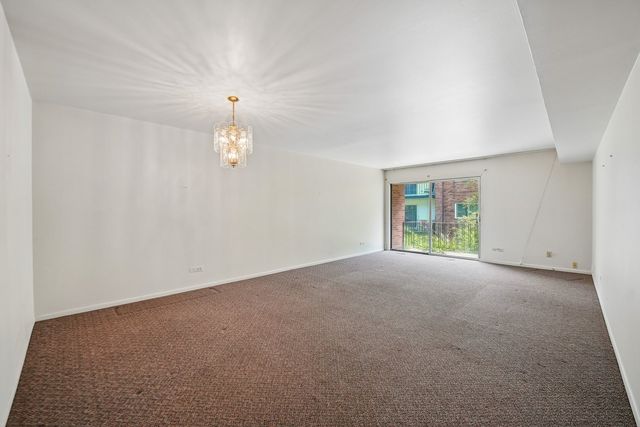 6961 N Oakley Avenue 209B, Chicago, IL 60645