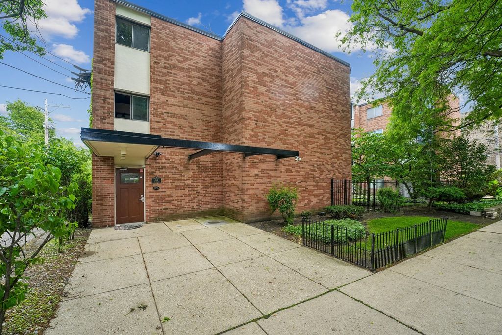 6961 N Oakley Avenue 209B, Chicago, IL 60645