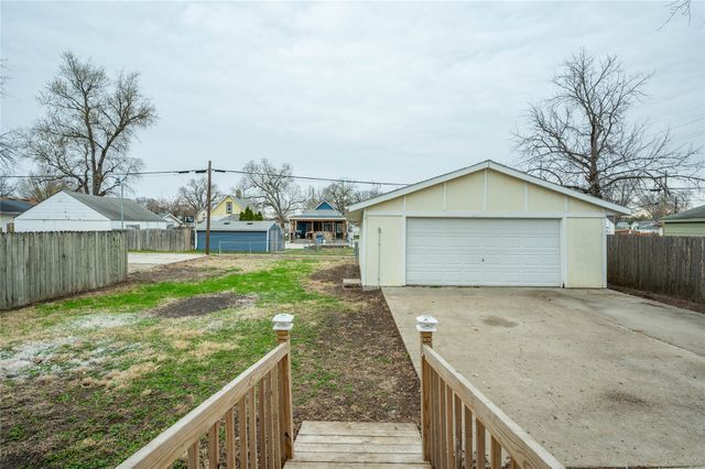 2238 Lyon Street, Des Moines, IA 50317