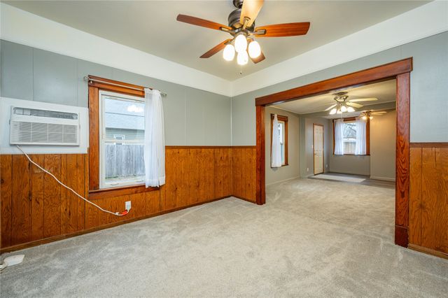2238 Lyon Street, Des Moines, IA 50317