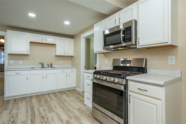 2238 Lyon Street, Des Moines, IA 50317