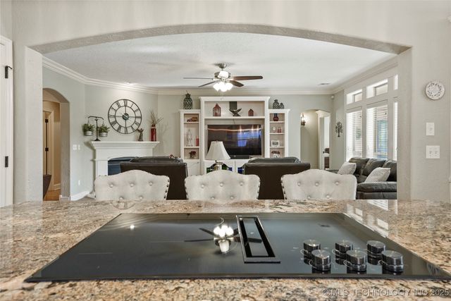 913 E Shreveport Street, Broken Arrow, OK 74011