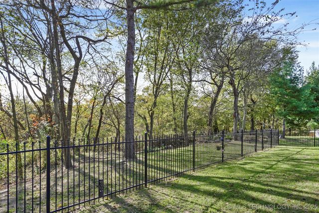 913 E Shreveport Street, Broken Arrow, OK 74011