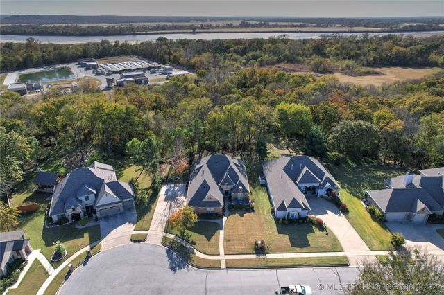 913 E Shreveport Street, Broken Arrow, OK 74011