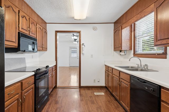 2133 Rosemary Ln, Nashville, TN 37210