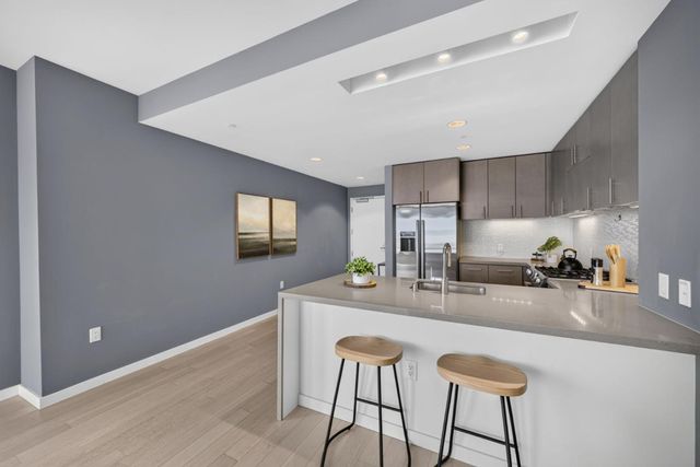 52 Innes Court 202, San Francisco, CA 94124