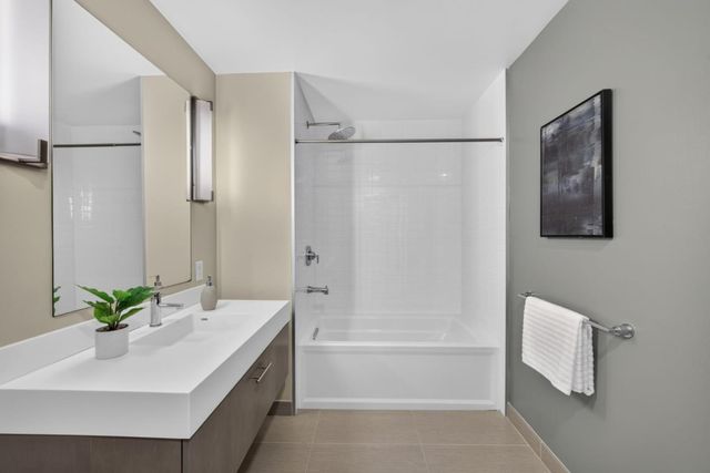 52 Innes Court 202, San Francisco, CA 94124